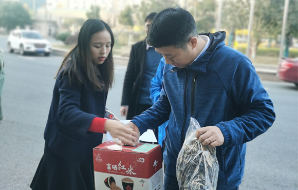 我为人民办实事|发展消费帮扶 助力村落振兴 彰显央企担任